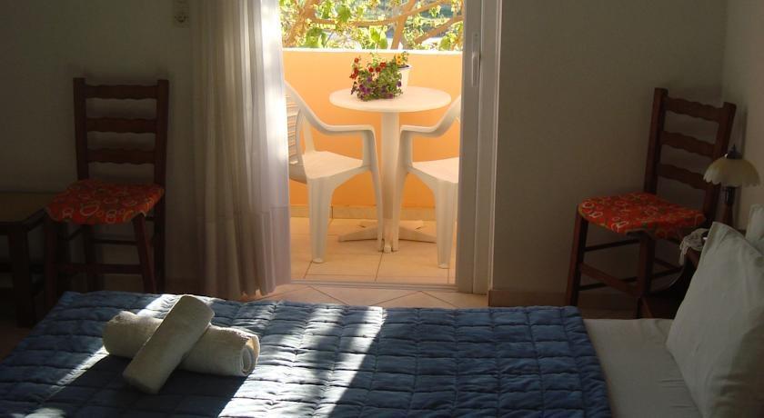 Athina 3* Bali (Crete)