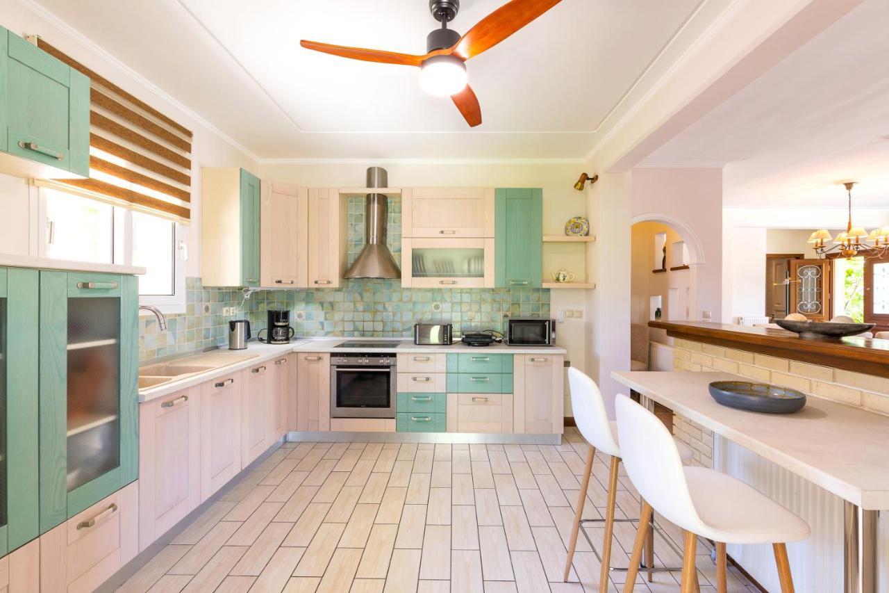 St. Nicholas House & Guest Apart. Villa *