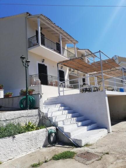 Dimitrakis Apartment *