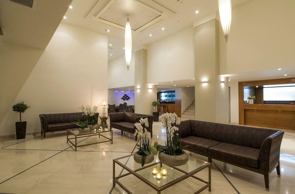 Mitsis La Hotel