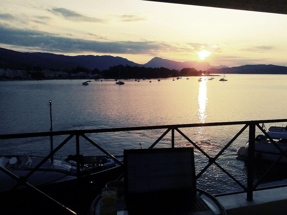 The Manessi Boutique 3*