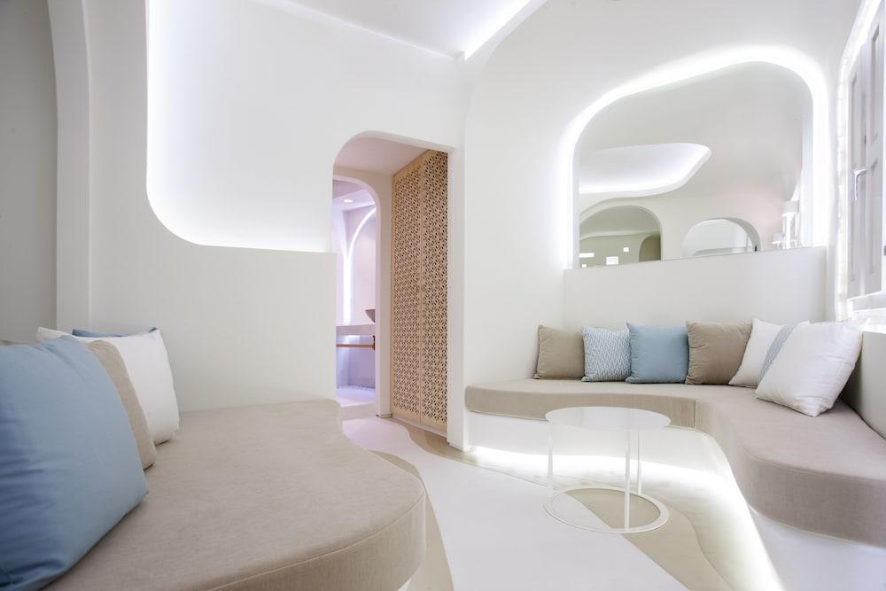 Santorini Cliffs Hotel 2*