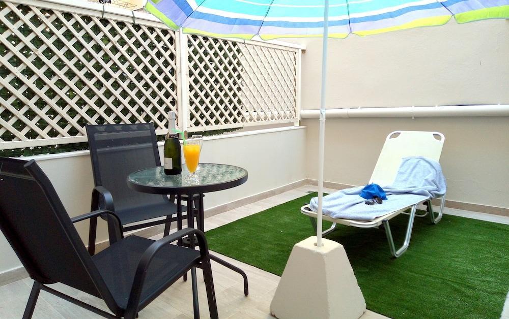 Caravel Aparthotel 3*