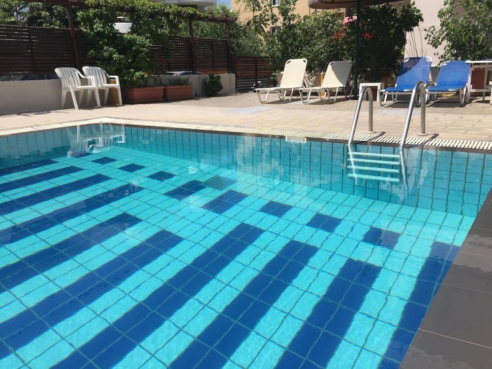 Caravel Aparthotel Ixia (Rhodes)