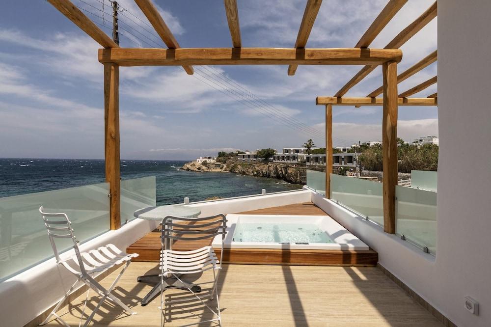 Poseidon Hotel 4*