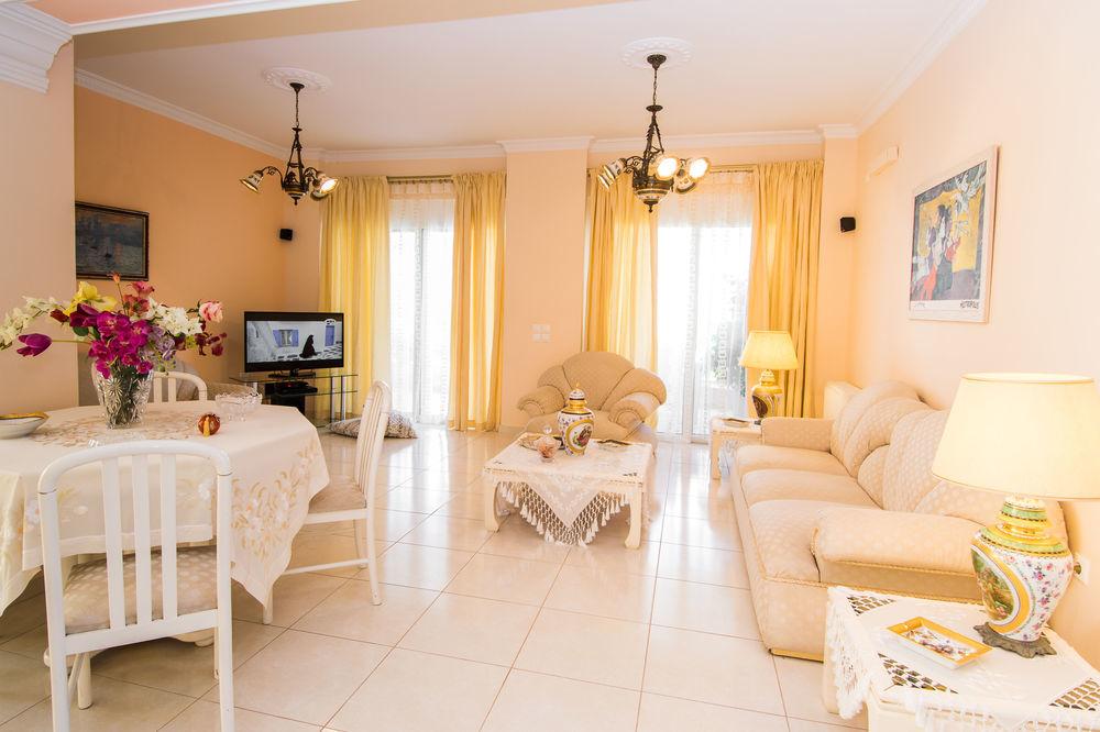 Edelweiss Aparthotel 3*