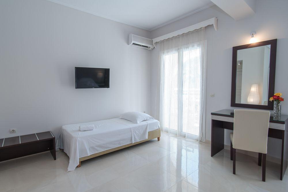 Edelweiss Aparthotel 3*