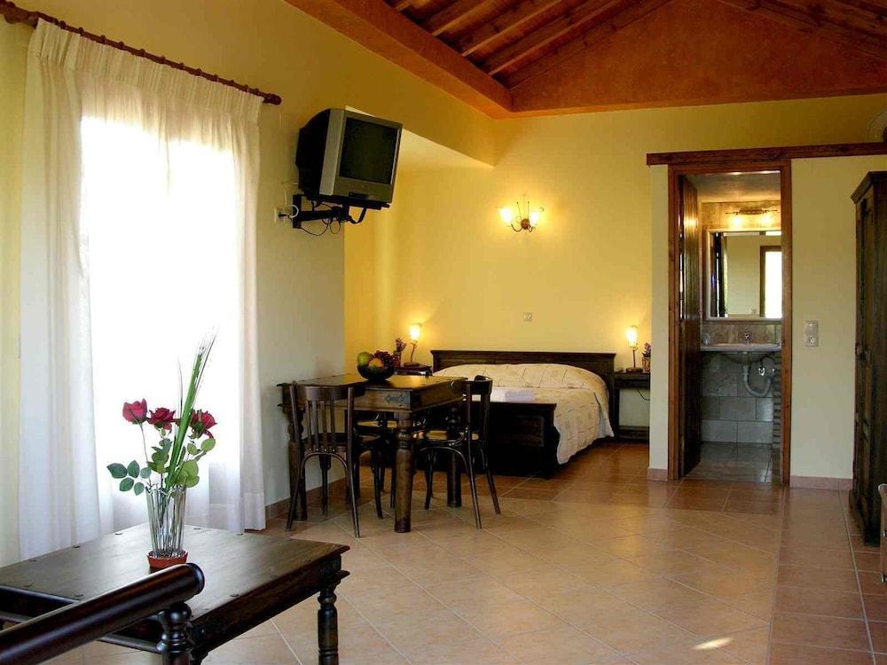 Liotrivi Historical Mansion And Boutique 4*