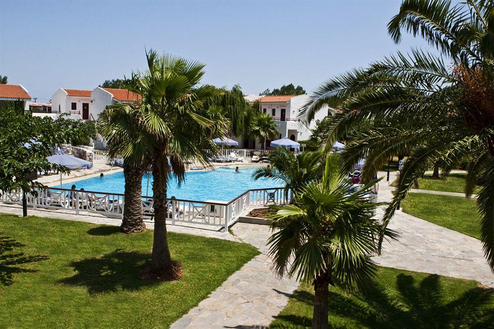 Hotel Golden Coast & 4*