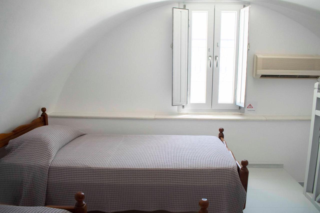 George 3* Karterados (Santorini)