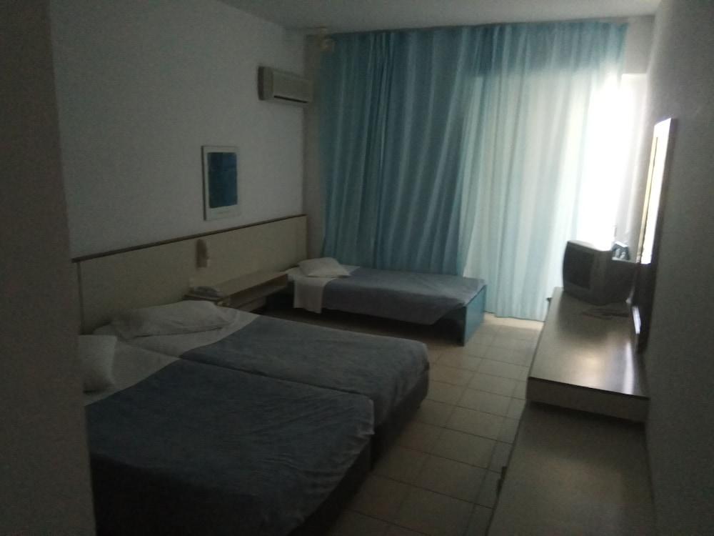 Hotel Radisson Plaza Skiathos 4*