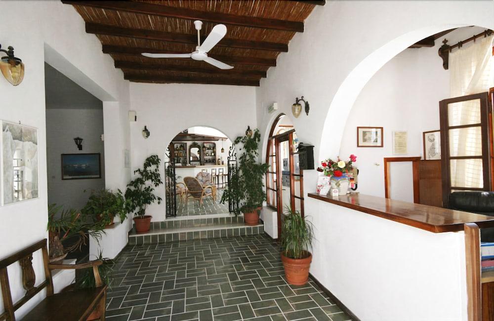 Atlantis Hotel Naousa (Paros)