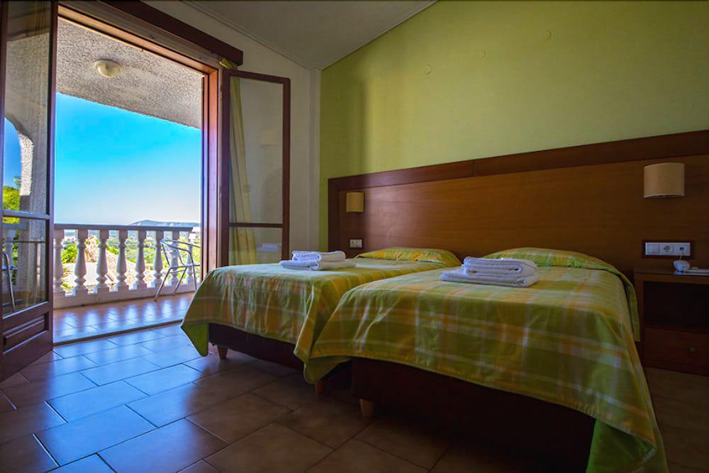 Navarone Hotel 3*
