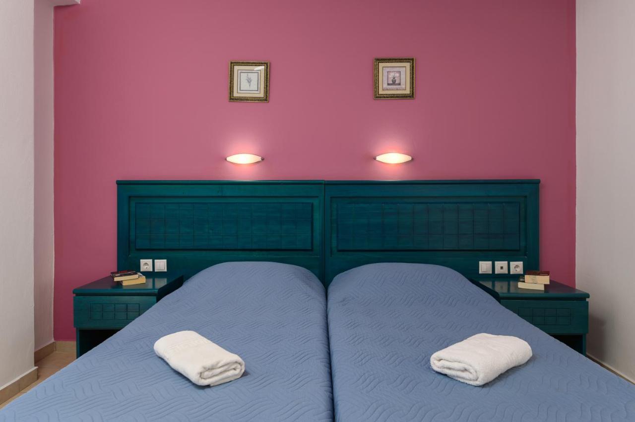 Aparthotel Studios Paradise *