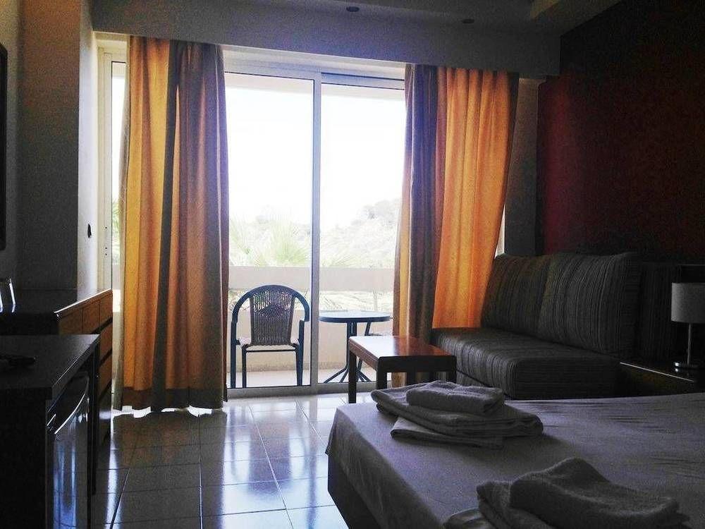 Delfinia Hotel