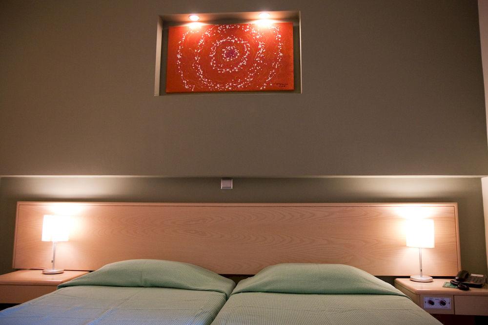 Hotel Delfinia 4*