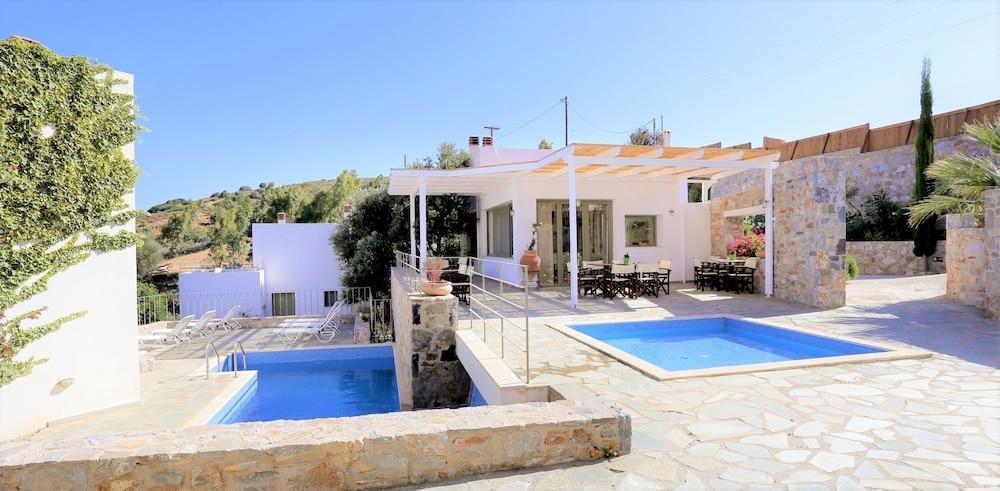 - Mourtzanakis Hotel