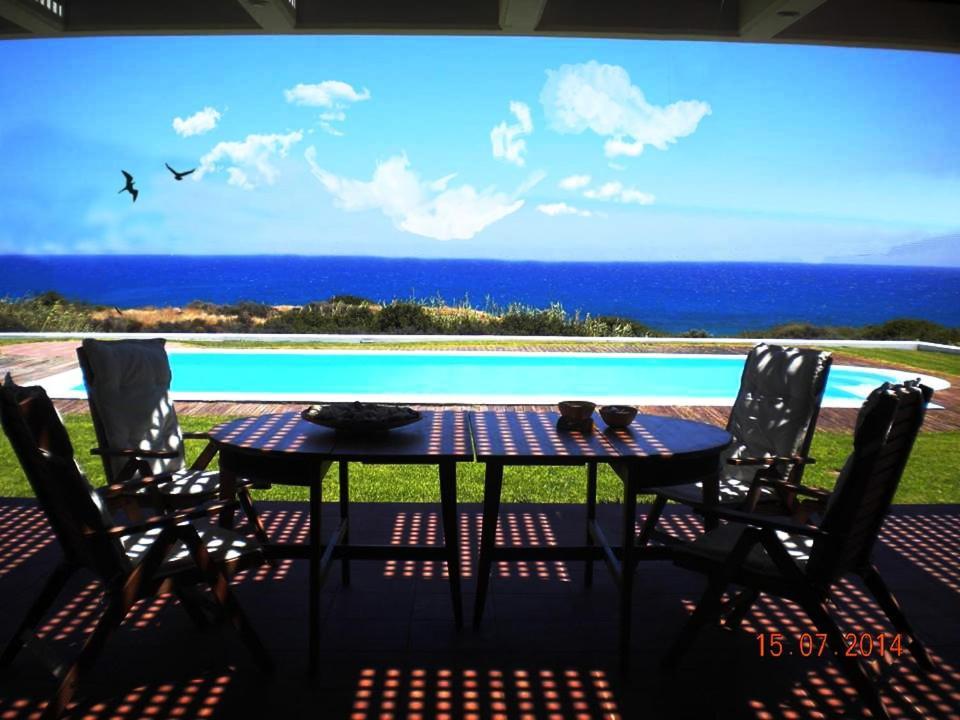 Cristelia Seafront & Pool Villa *