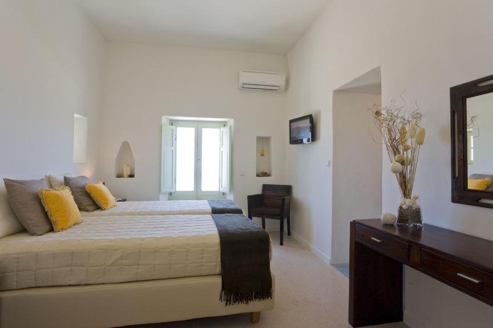 Wonderful Santorini Villa 5 En-Suite Bedrooms Villa Elysium Heated Pool Caldera Views Akrotiri Villa Akrotiri (Santorini)