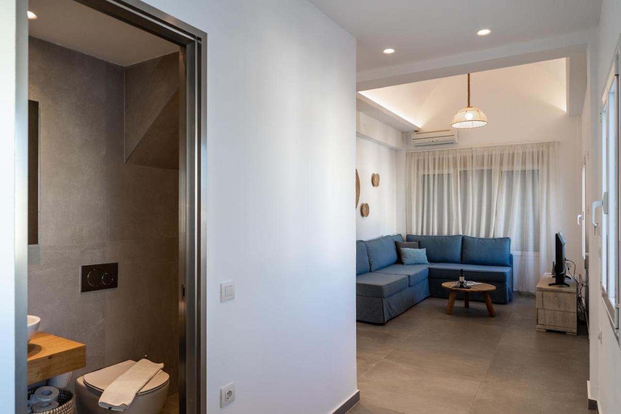 Thira Gold Apartment *