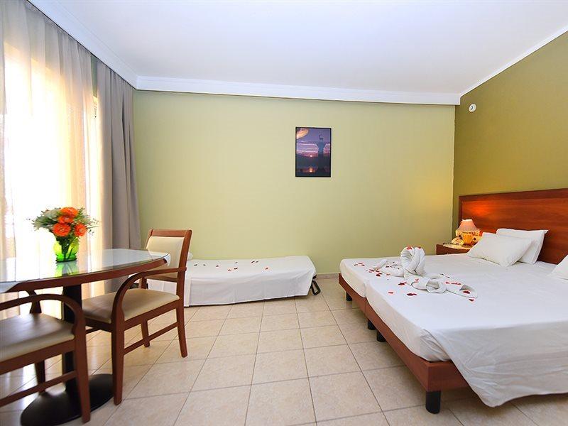 Esmeralda Aparthotel 3*