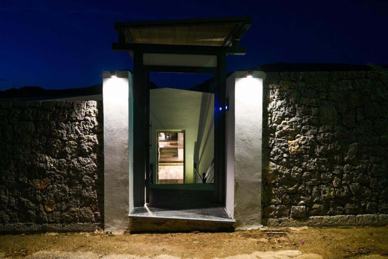 Luxury Beachfront Selenia Platinum In Sounio *