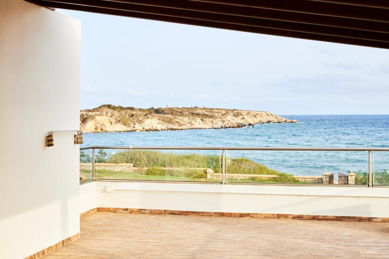 Villa Nerida Beachfront