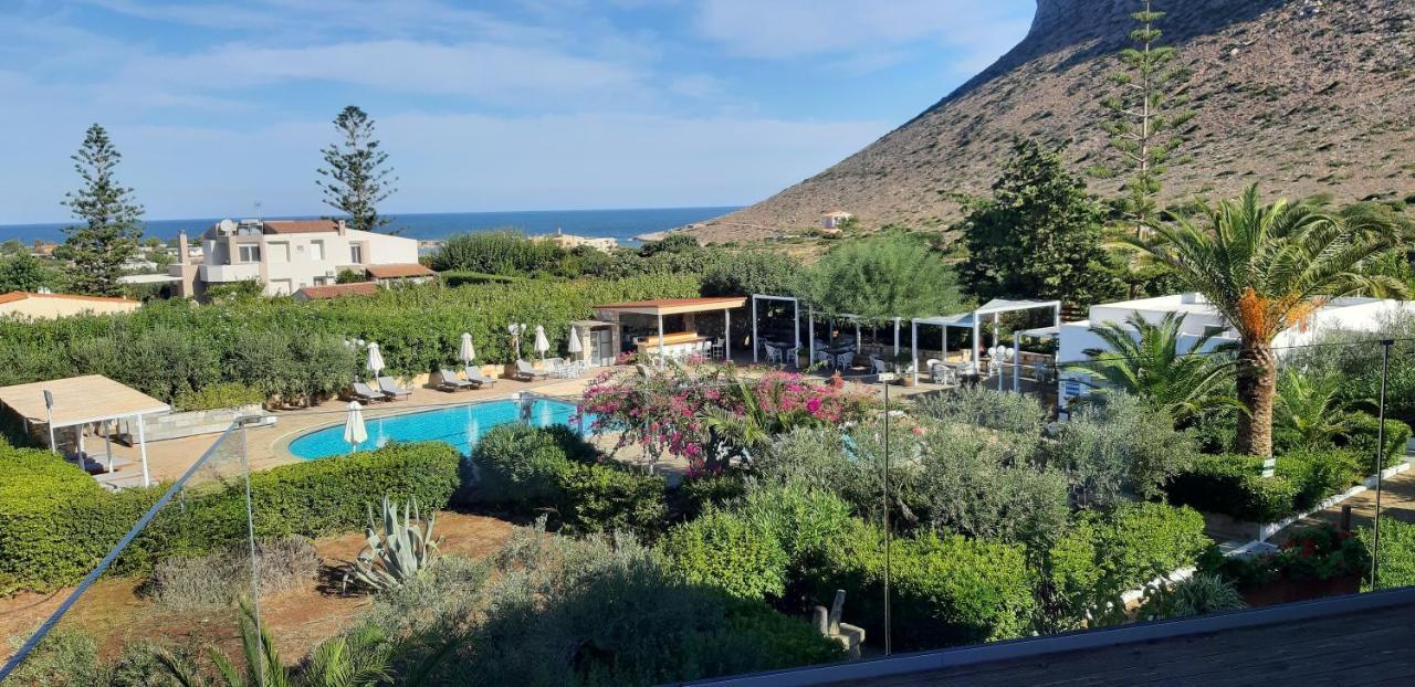 Artemis Village & 4*