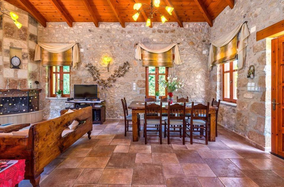 Amazing Villas In Crete Villa Asteri - Traditional Elegant Villa *