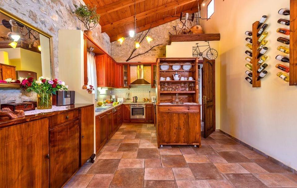Amazing Villas In Crete Villa Asteri - Traditional Elegant Villa Asterion
