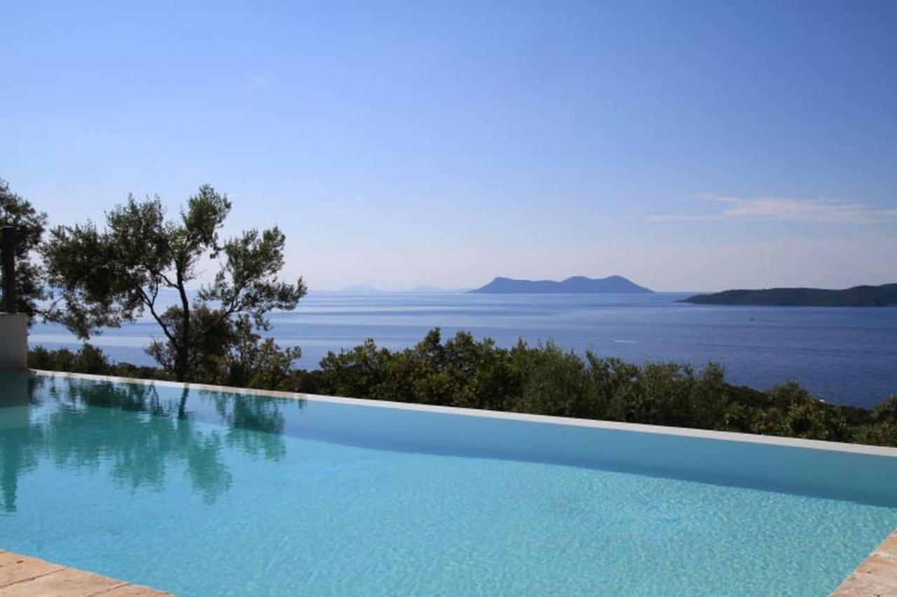Nisi Villa *