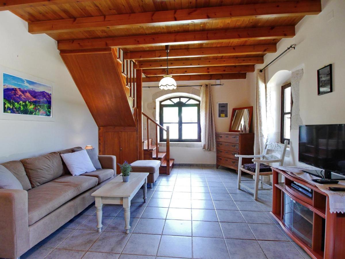 Nikoletta Stylos Crete Villa Makhairoi