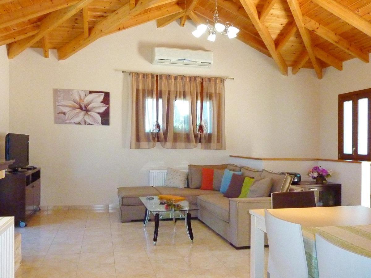 Vassilis Villa *