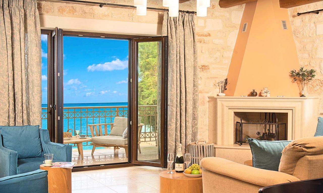 Mare Psarou Villa *
