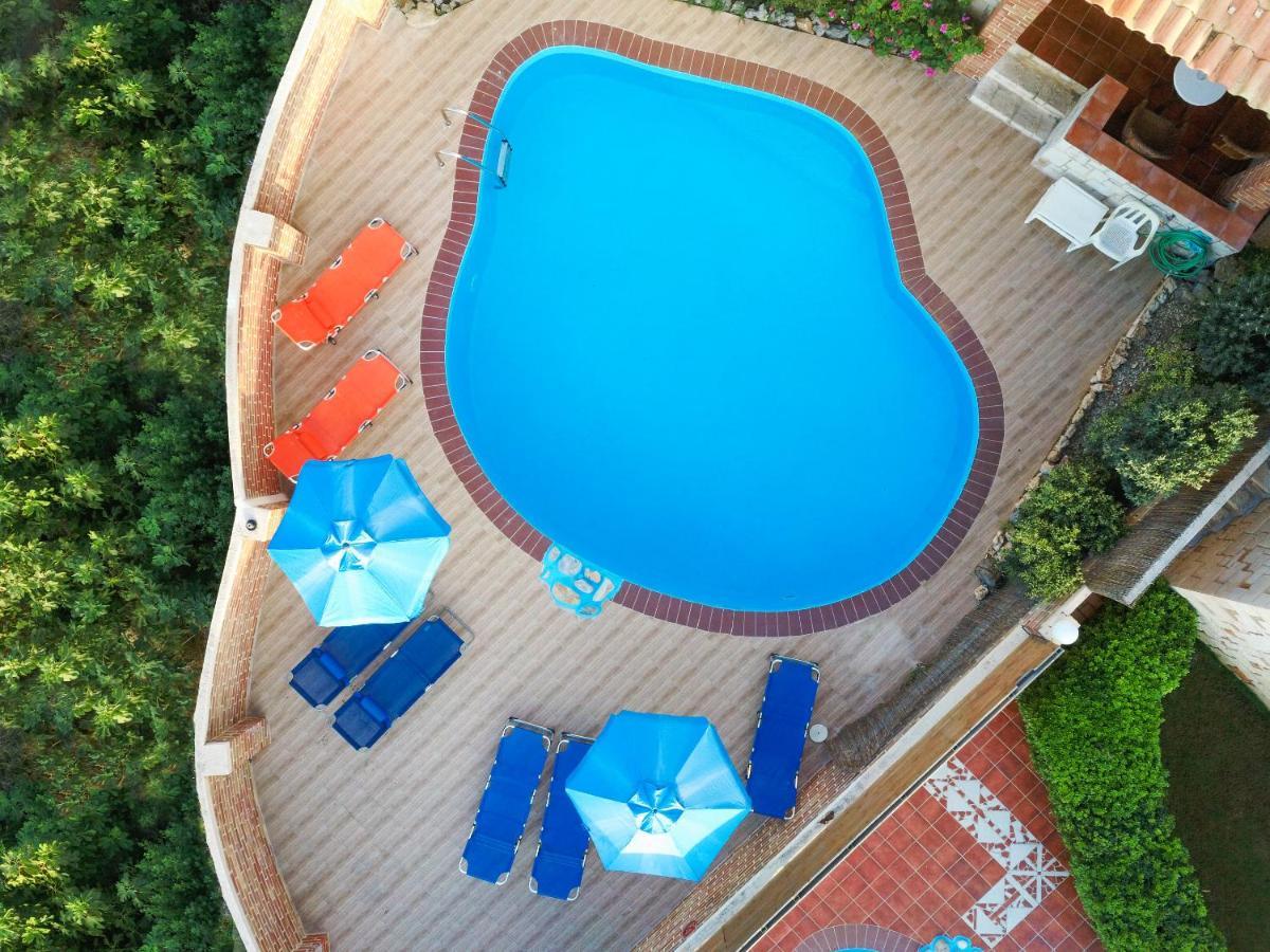 Neriides Villa *