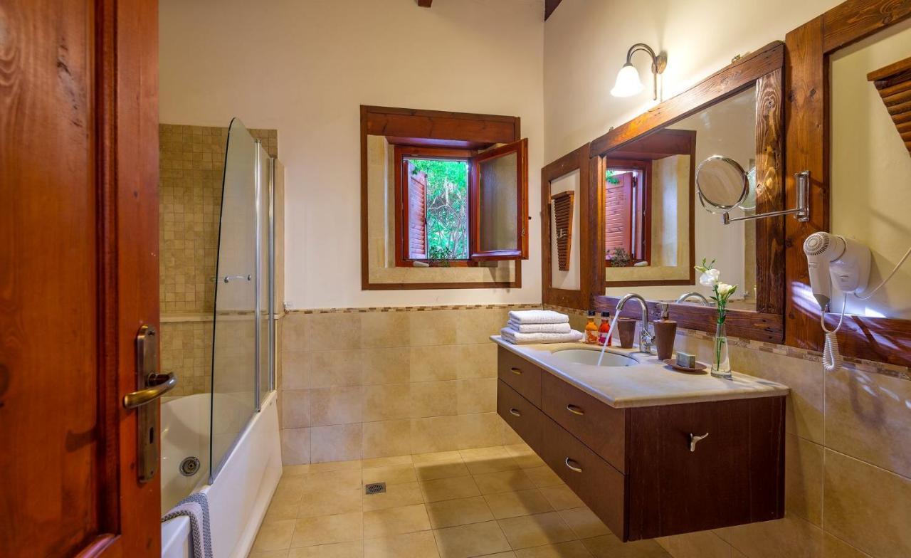 Amazing Villas In Crete Villa Asteri - Traditional Elegant Villa