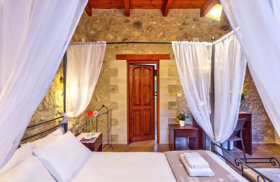 Amazing Villas In Crete Villa Asteri - Traditional Elegant Villa *