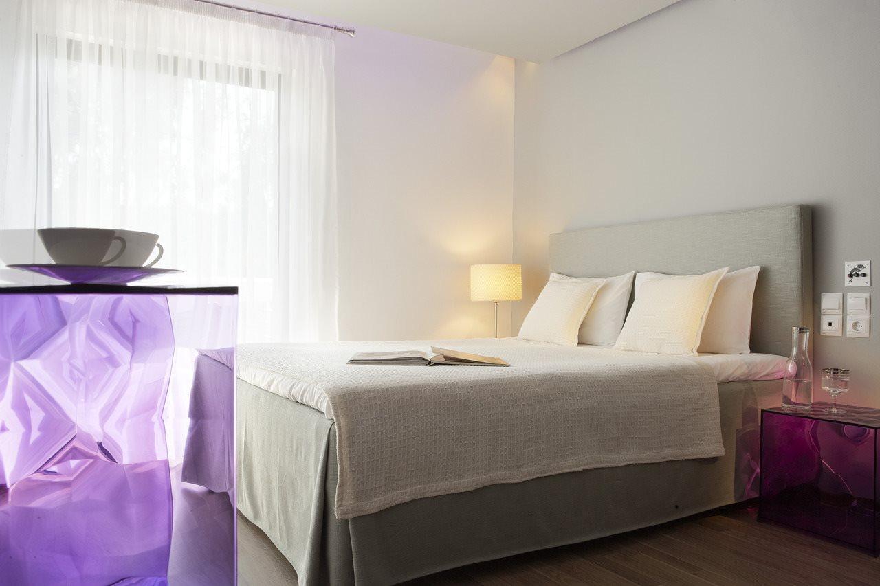 Kamari Hotel