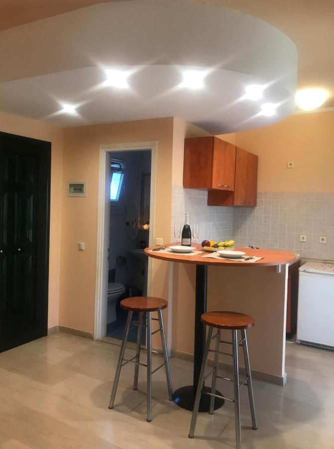 Aliki's Comfortable Holiday Apartments-great Location Apartment