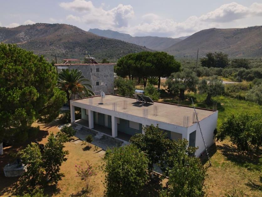 Lakis Apartment