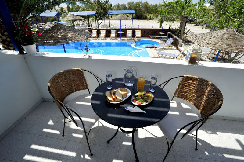 Family Vassalos Apartment Perissa (Santorini)