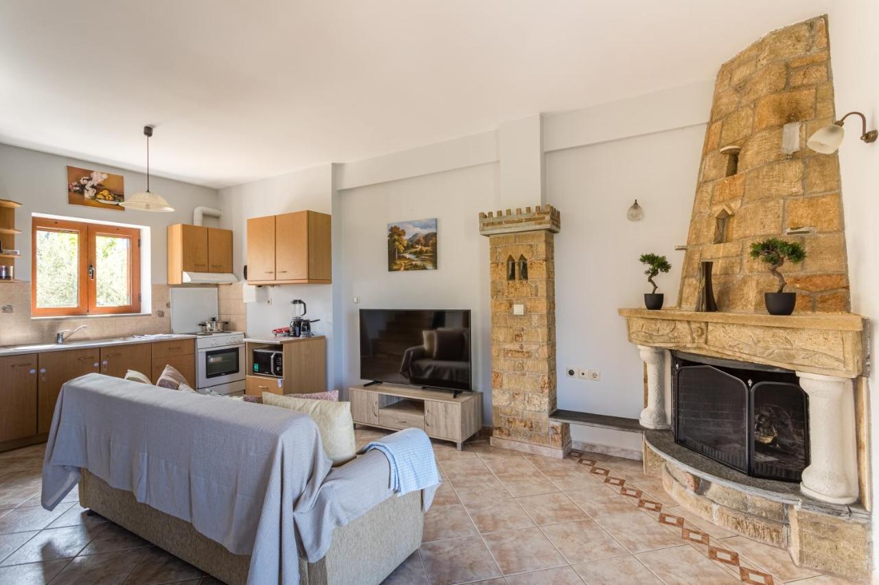 Chioureas Apartment *