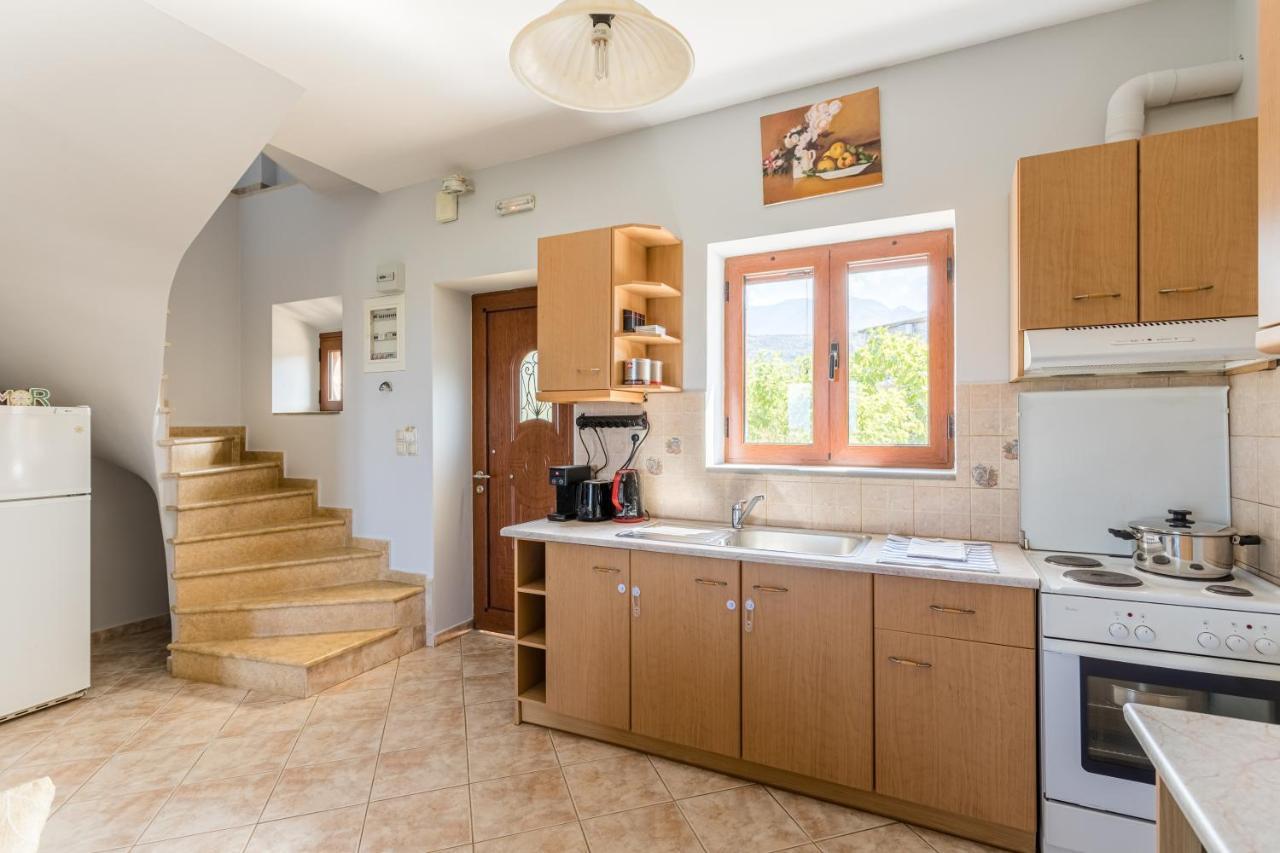 Apartment Chioureas Levktron