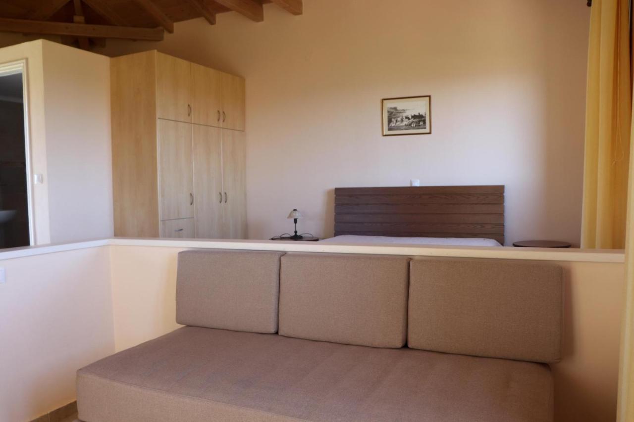 Takis Bizos House 1 Holiday home *