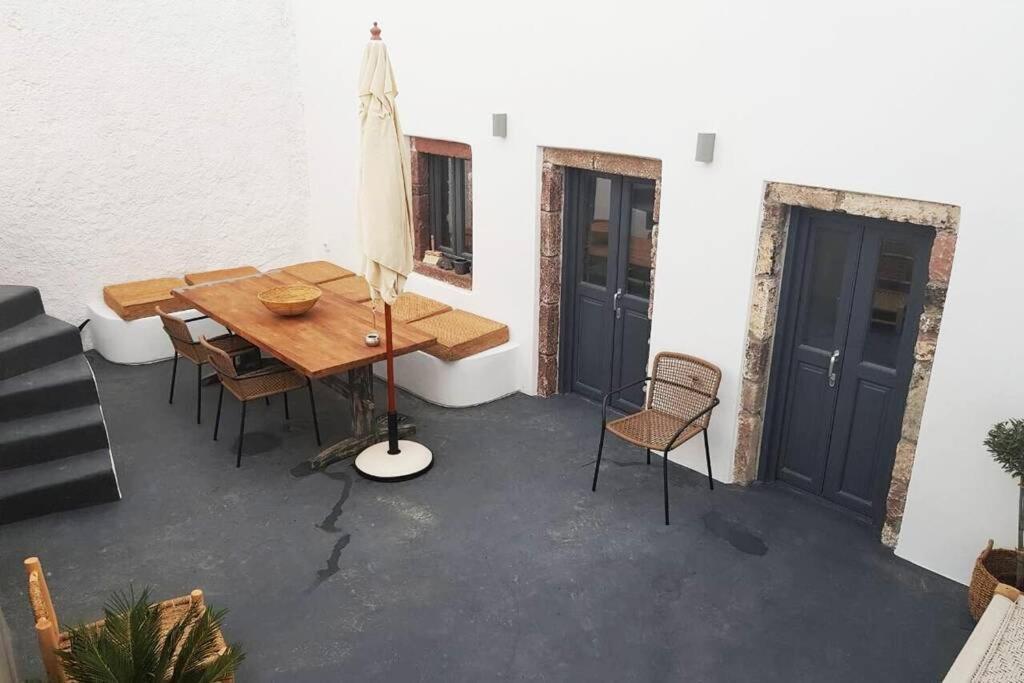 Santorini Folia Cave House With Jacuzzi Villa Pyrgos Kallistis