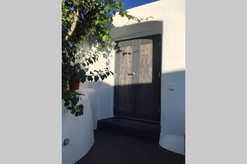 Santorini Folia Cave House With Jacuzzi Pyrgos Kallistis