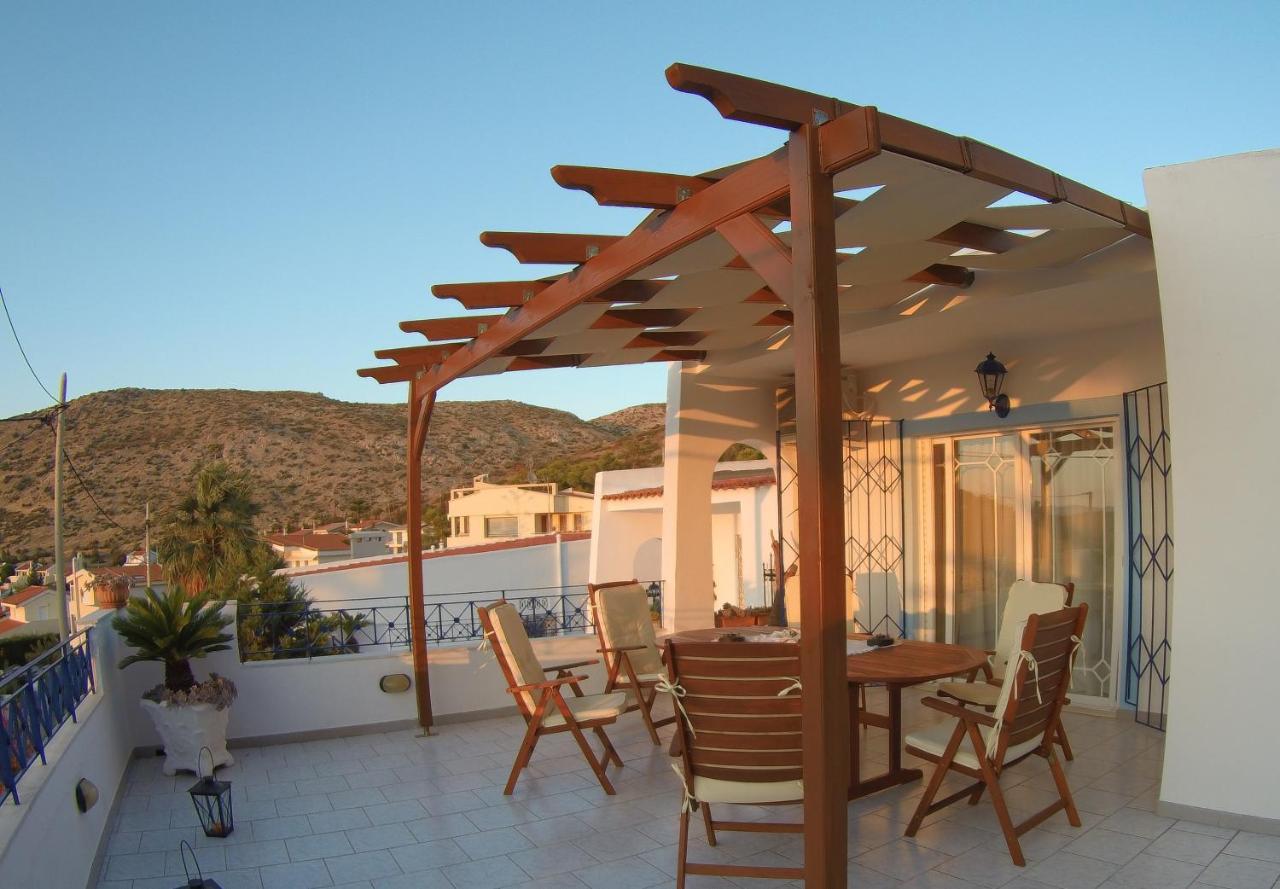 Holiday home Blue & White Maisonette Over The Sea Near Sounio