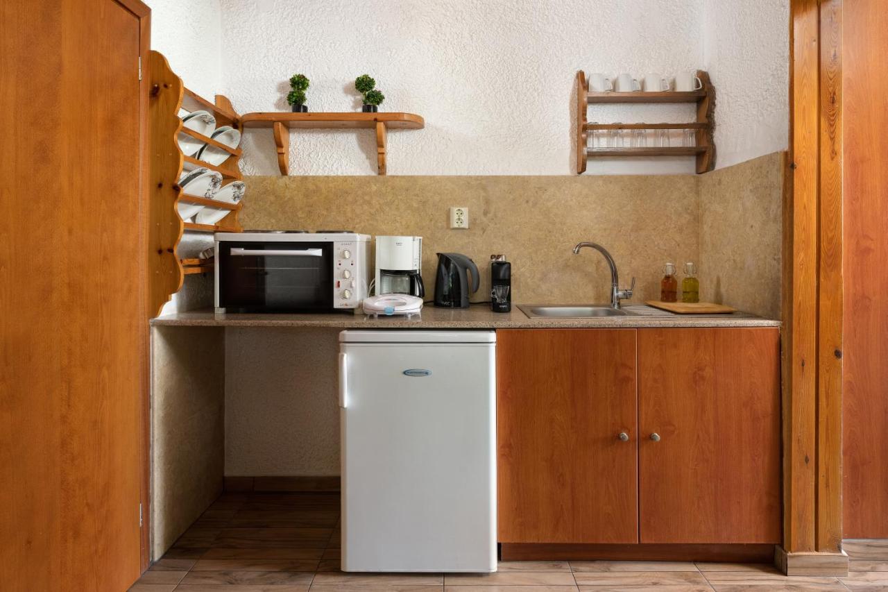 Elefteria Apts & 3*