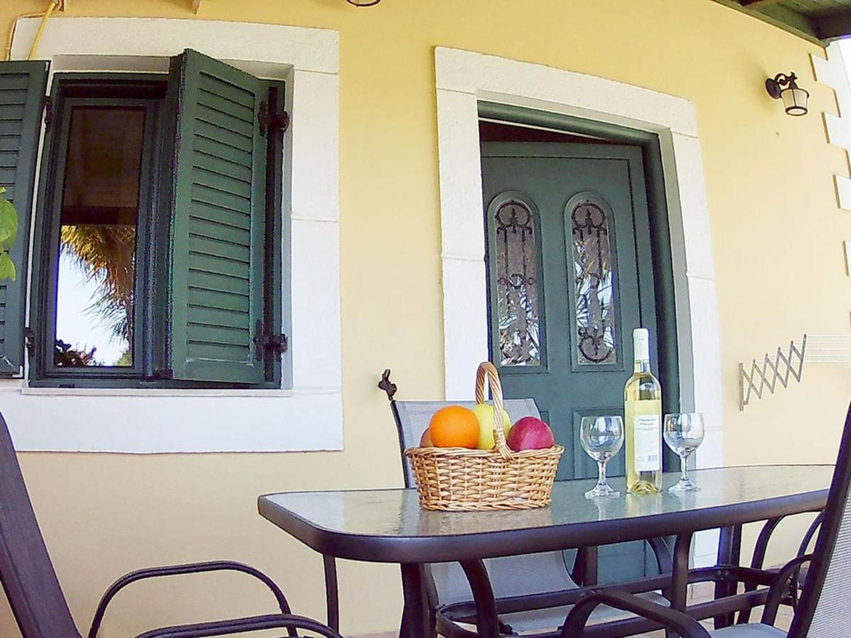 Eleni Apts Aparthotel *