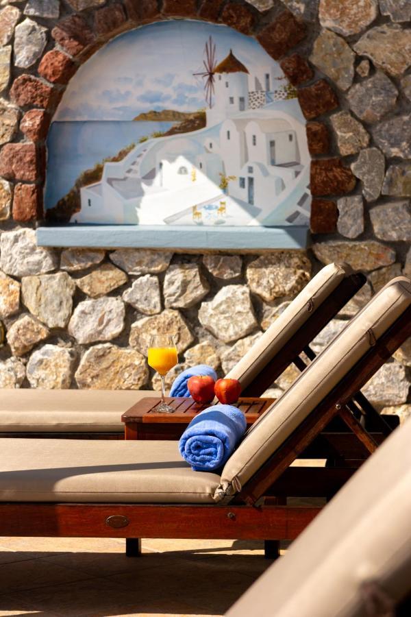 Thira * Fira (Santorini)